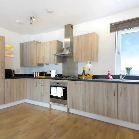 Beautiful 2 Bedroom, 2 Bathroom, Free Parking, Milton Keynes City Centre Penthouse Apartment Exterior photo
