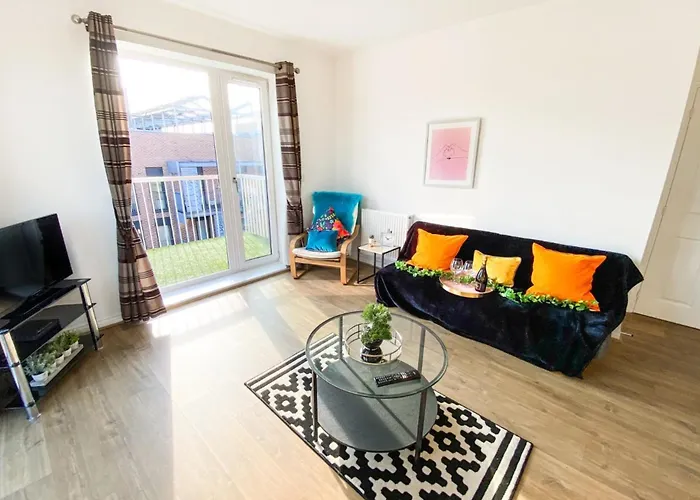 Beautiful 2 Bedroom, 2 Bathroom, Free Parking, Milton Keynes City Centre Penthouse Apartment