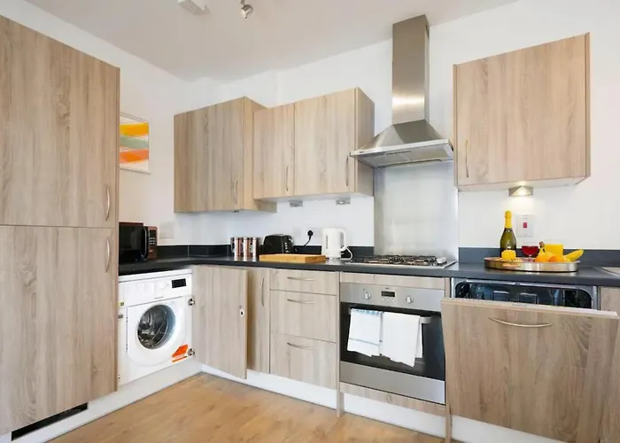 Beautiful 2 Bedroom, 2 Bathroom, Free Parking, Milton Keynes City Centre Penthouse Apartment