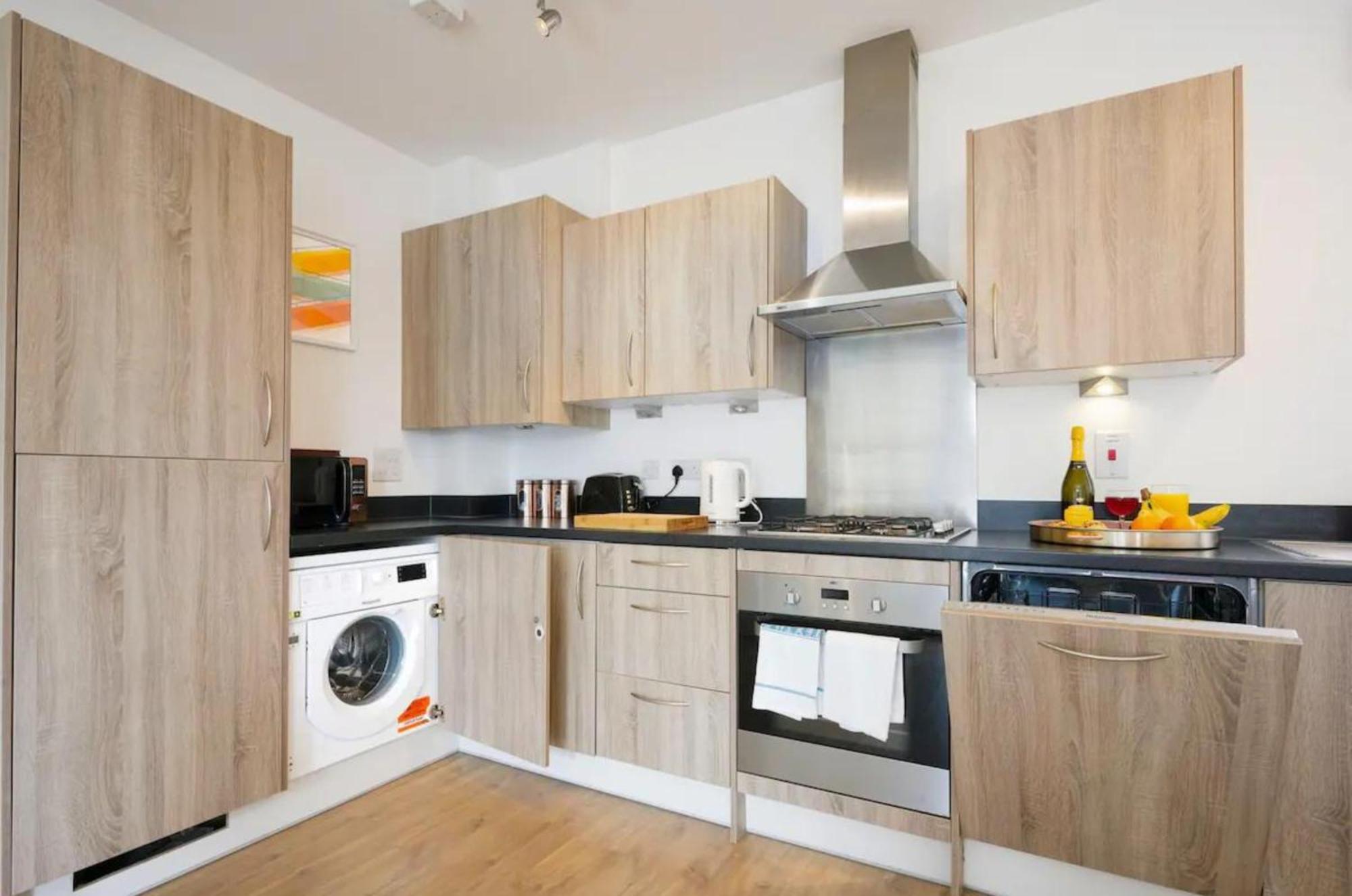 Apartment Beautiful 2 Bedroom, 2 Bathroom, Free Parking, Centre Penthouse