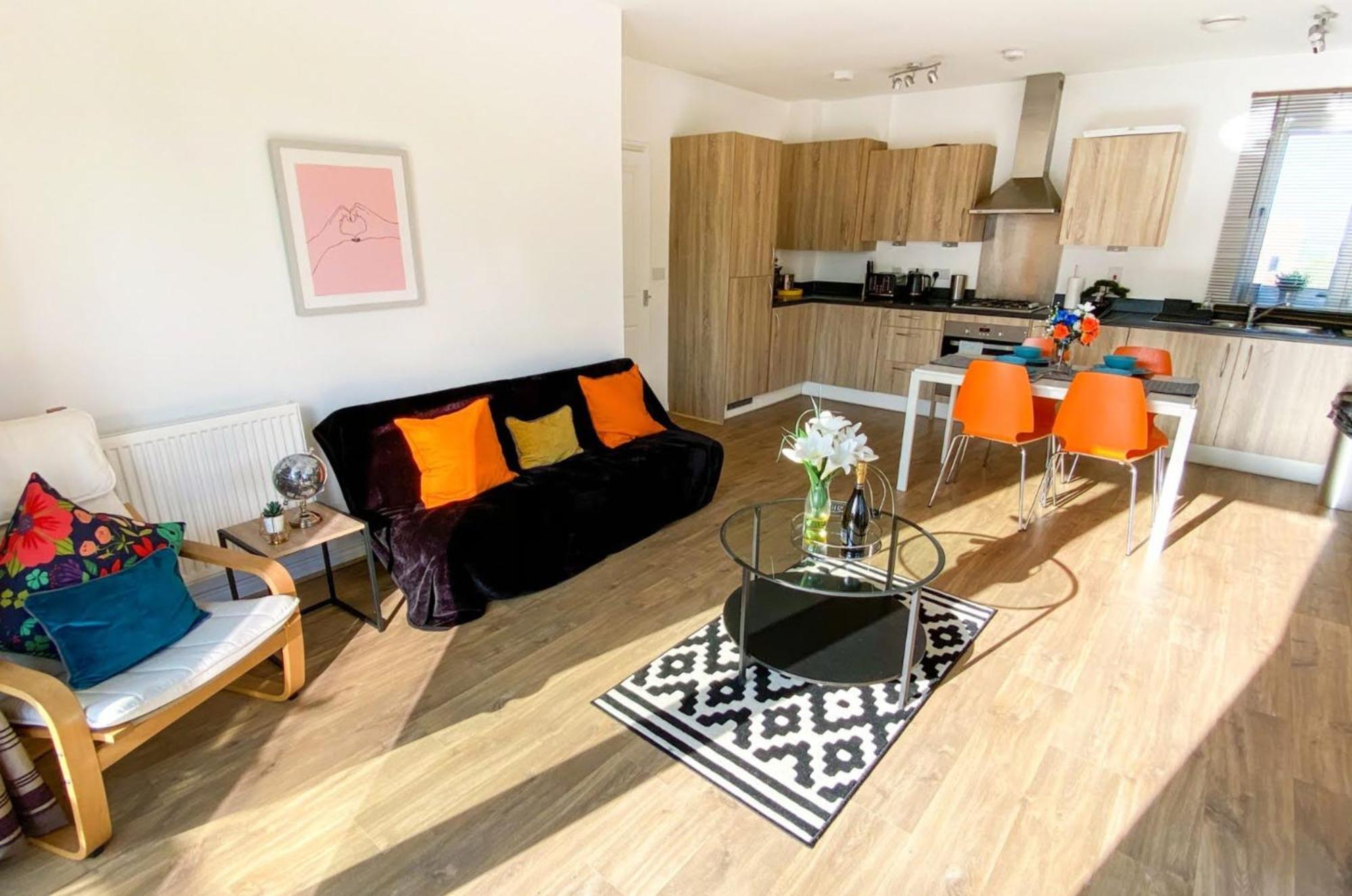 Apartment Beautiful 2 Bedroom, 2 Bathroom, Free Parking, Centre Penthouse *
