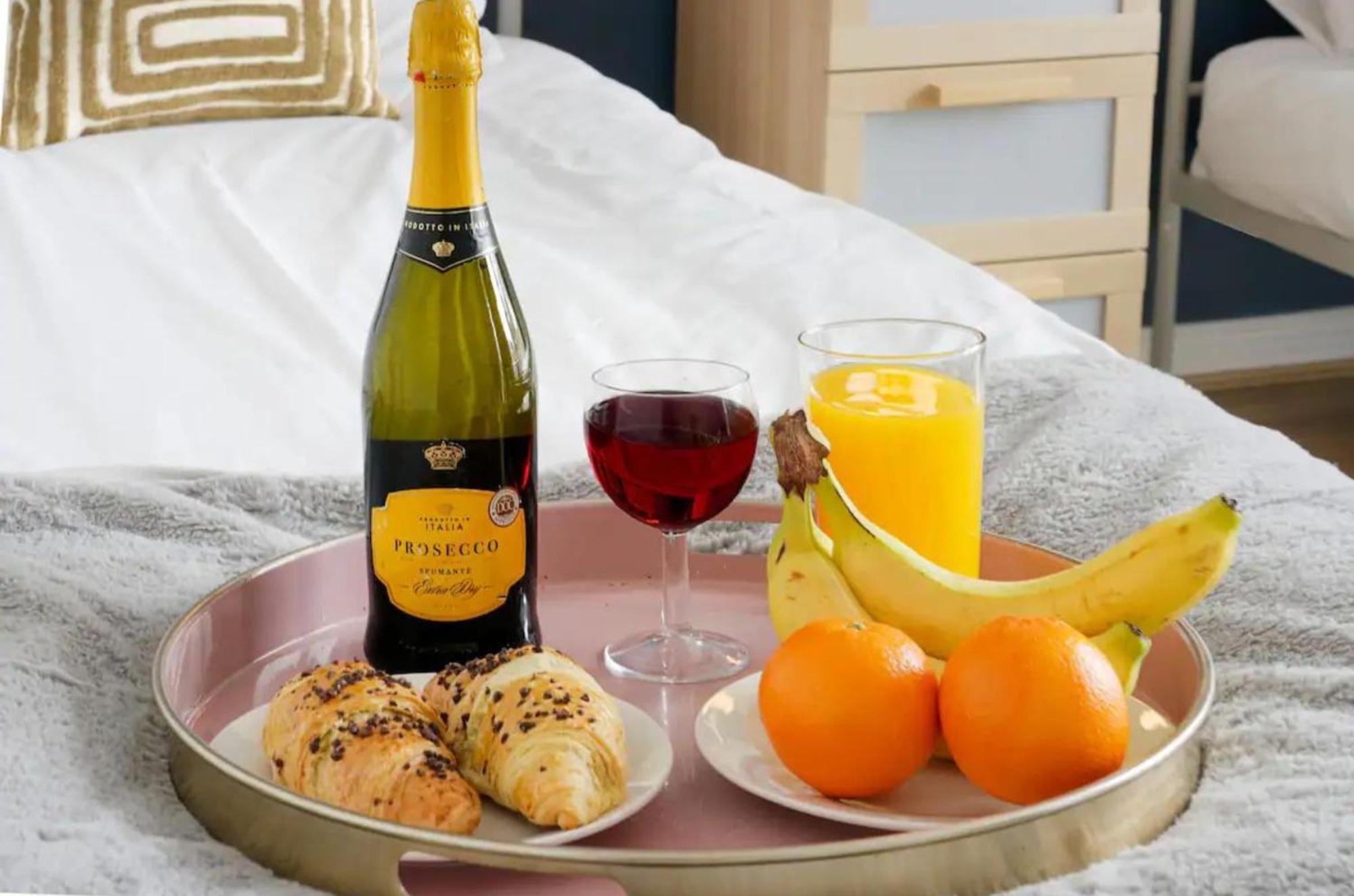 Beautiful 2 Bedroom, 2 Bathroom, Free Parking, Centre Penthouse Appartement