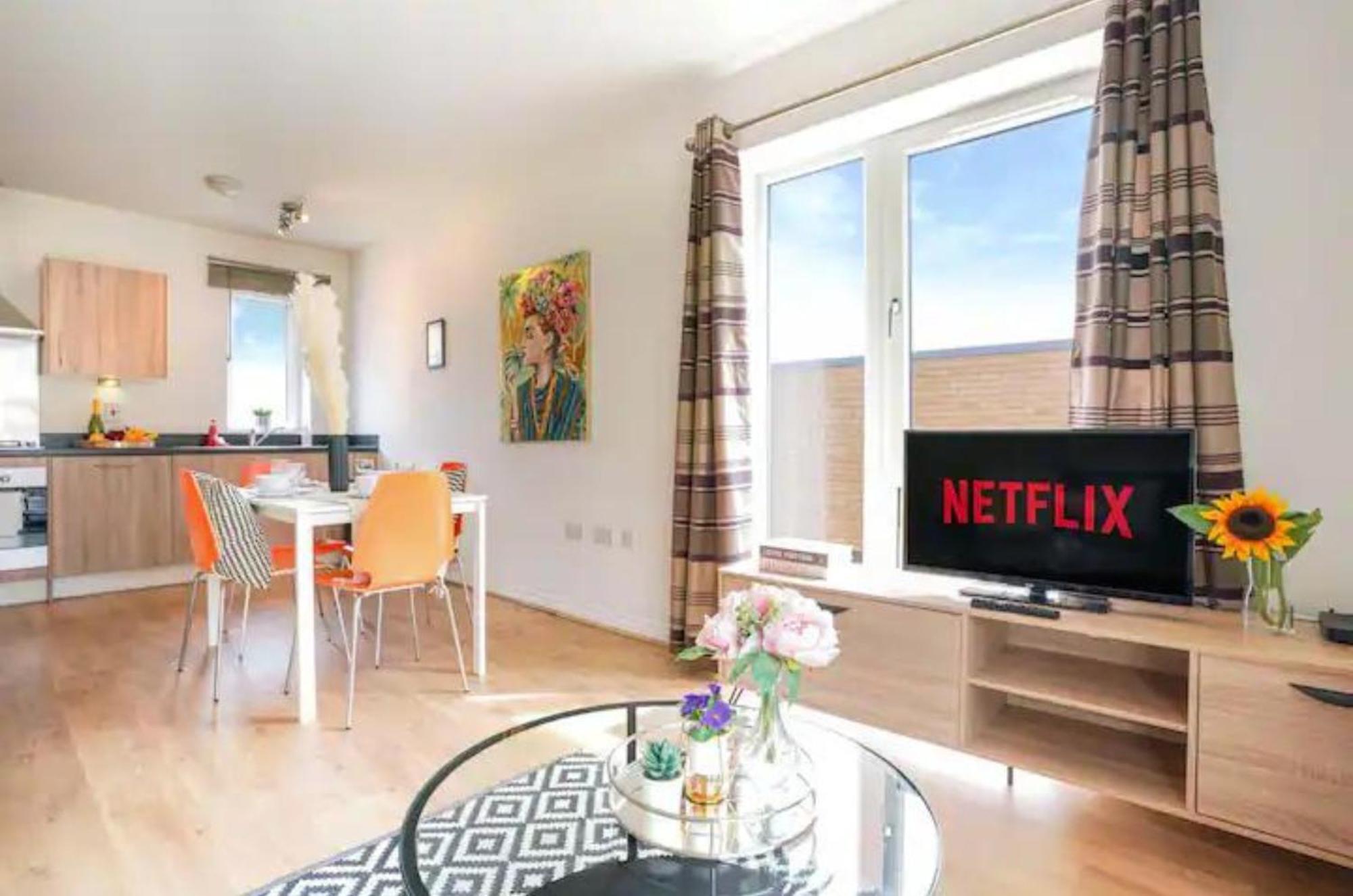 Beautiful 2 Bedroom, 2 Bathroom, Free Parking, Centre Penthouse Appartement